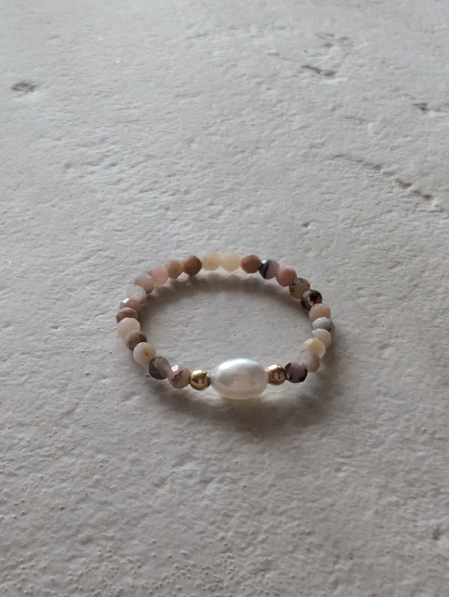 Pierćionek elstyczny z opalem i perłą 