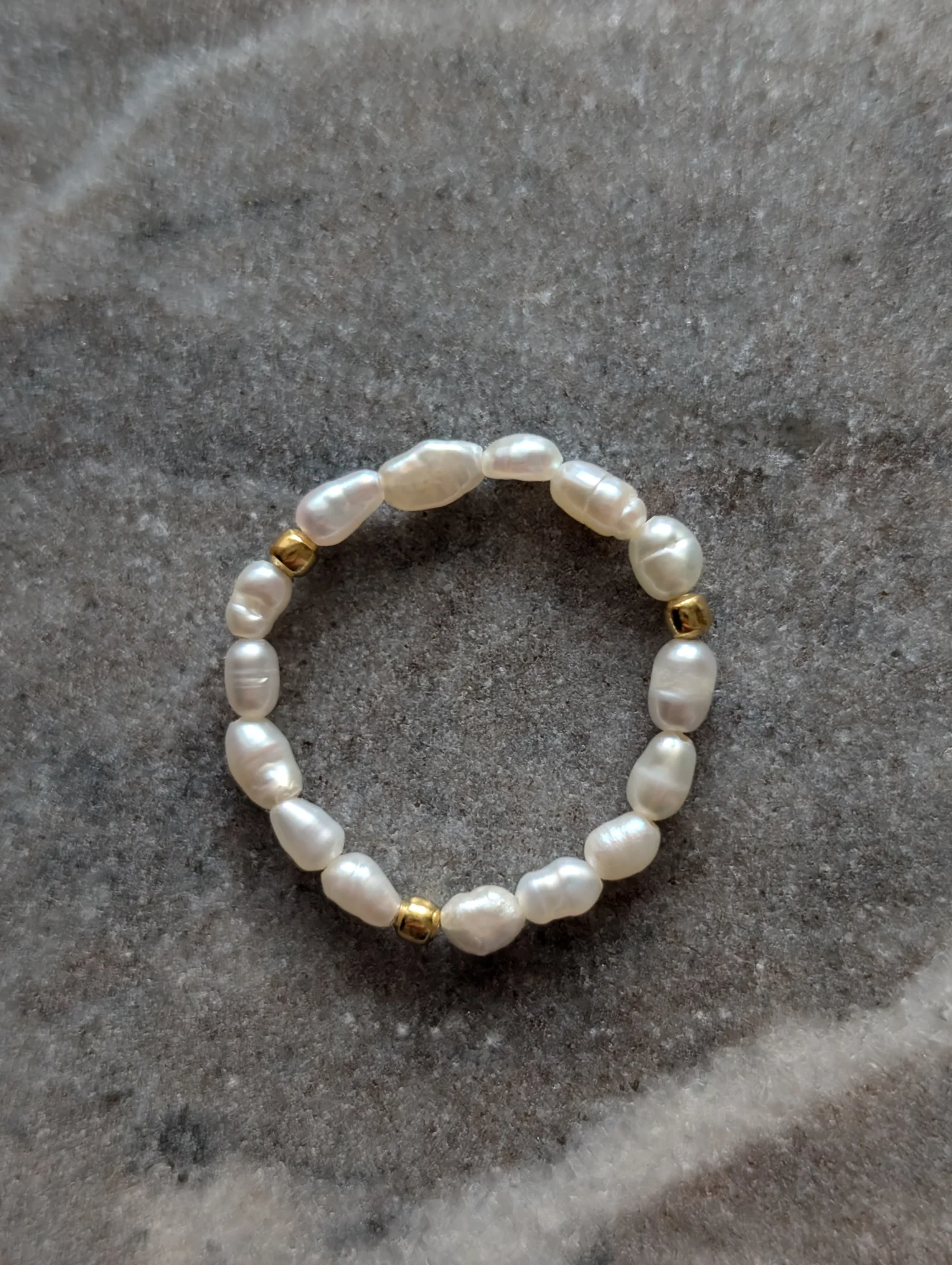 Pierścionek elastyczny z pereł