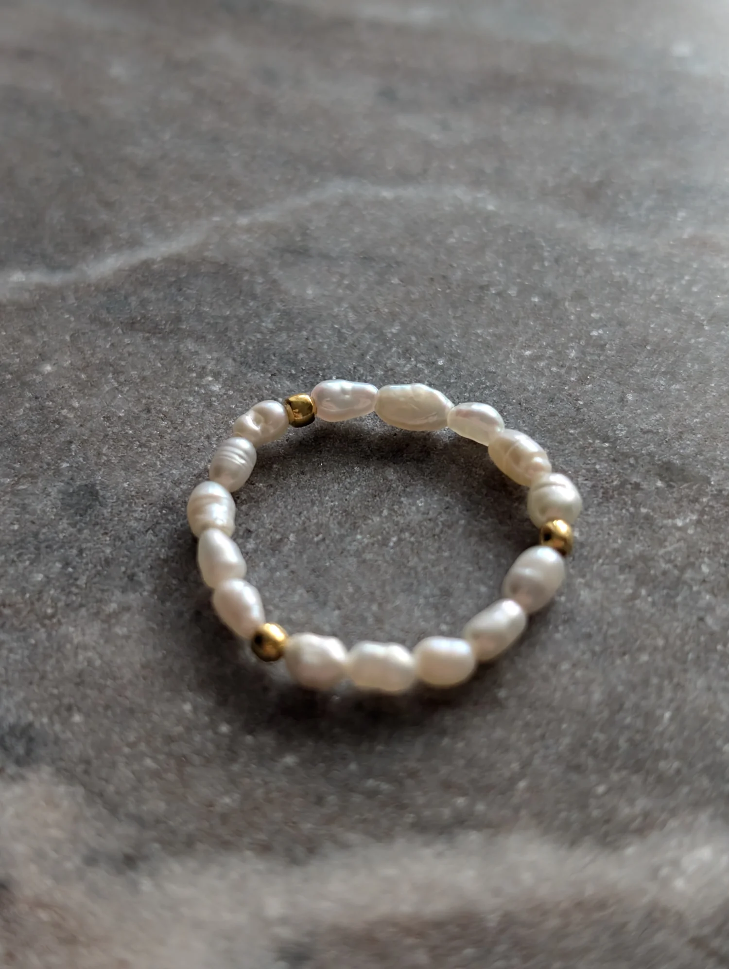 Pierścionek elastyczny z pereł