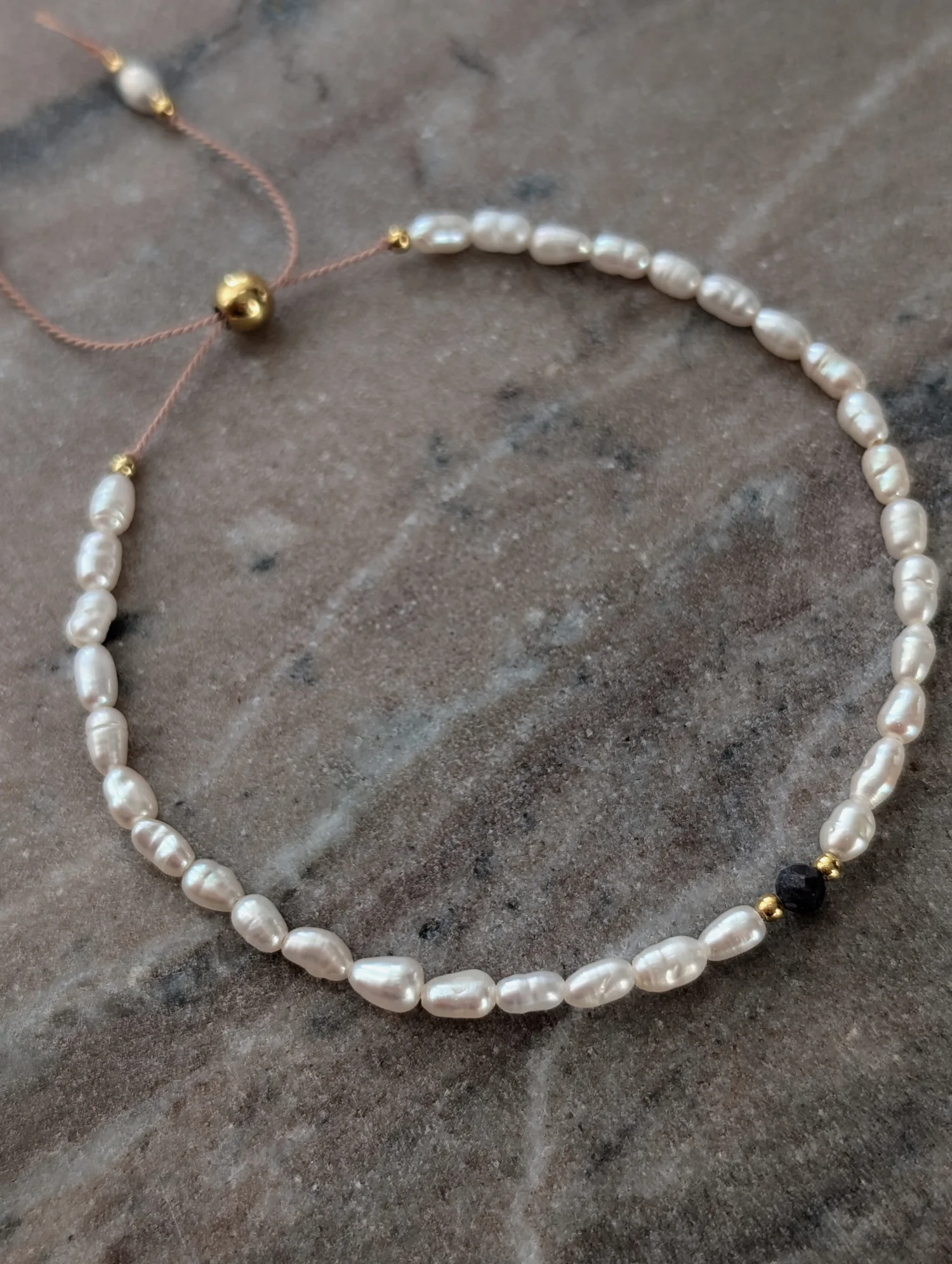 Bransoletka z perłami i szafirem 