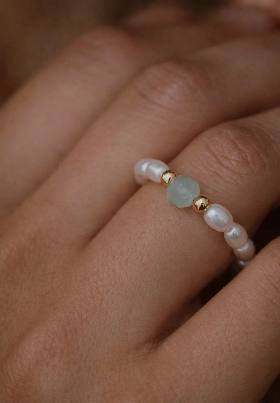 Pierścionek elastyczny z perłami i akwamarynem
