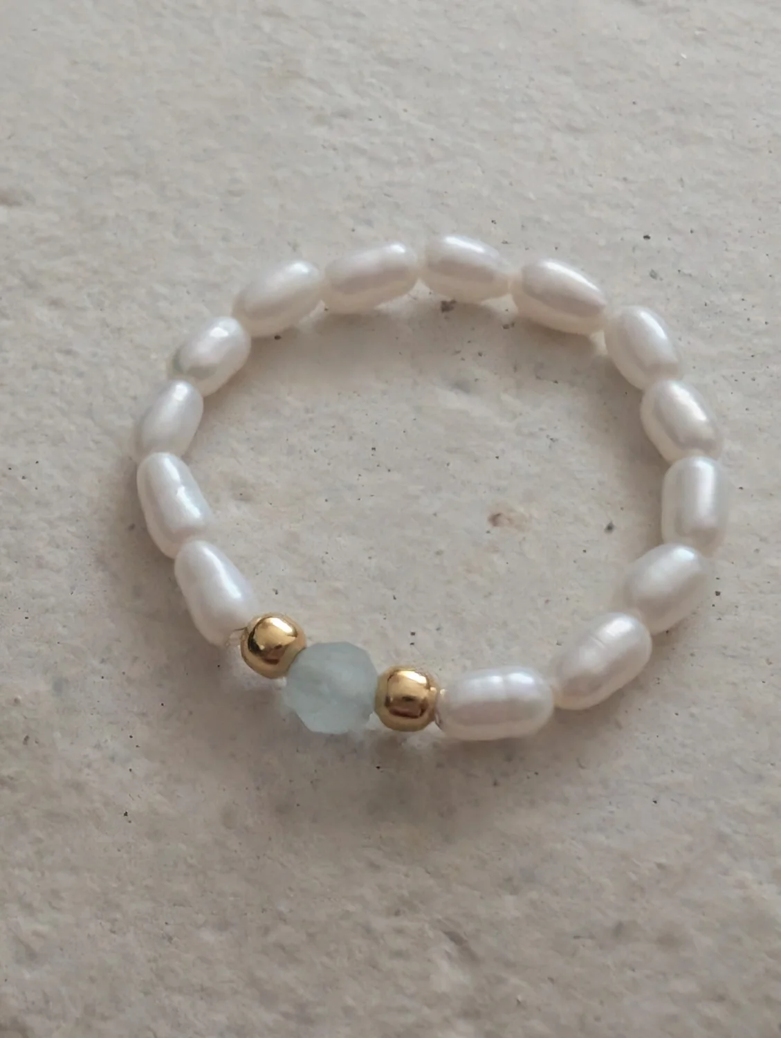 Pierścionek elastyczny z perłami i akwamarynem