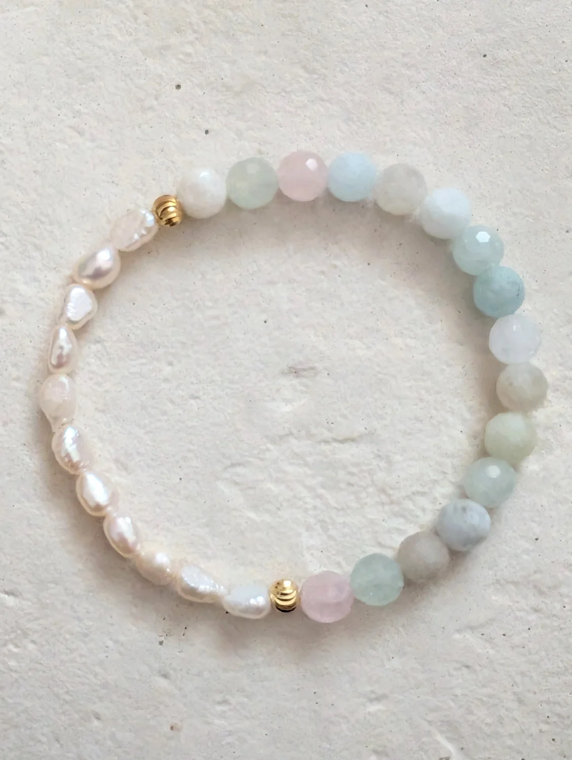 Bransoletka z perłami i morganitem