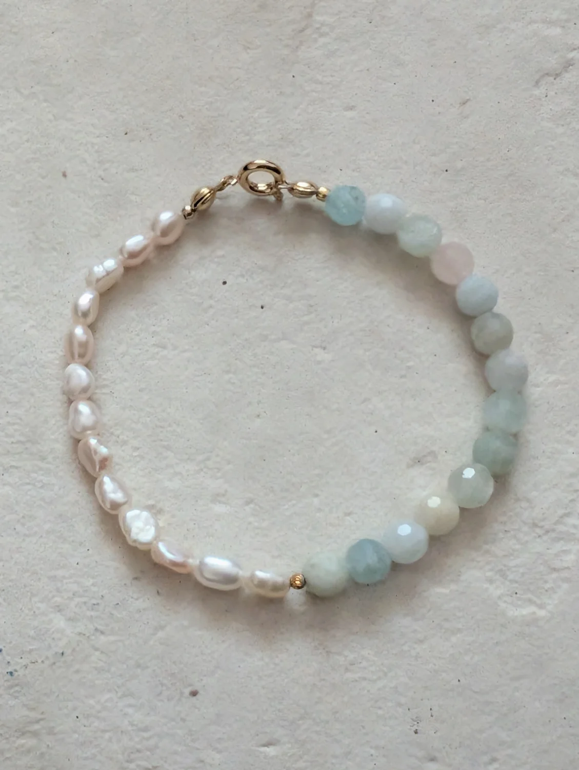 Bransoletka z perłami i morganitem