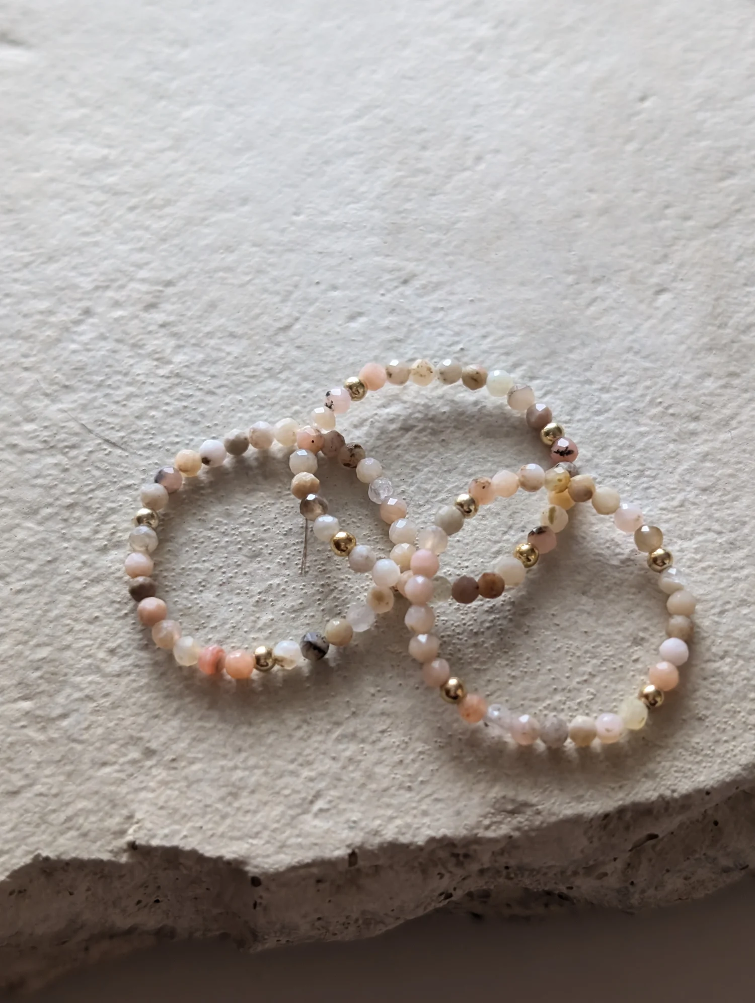 Pierścionek elastyczny z opalu peruwiańskiego 